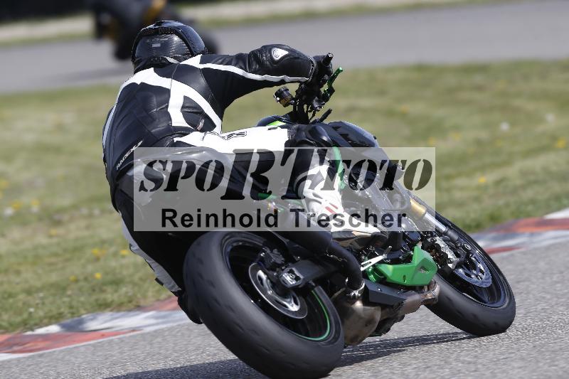 /Archiv-2025/07 19.04.2025 Speer Racing ADR/Gruppe gelb/backside